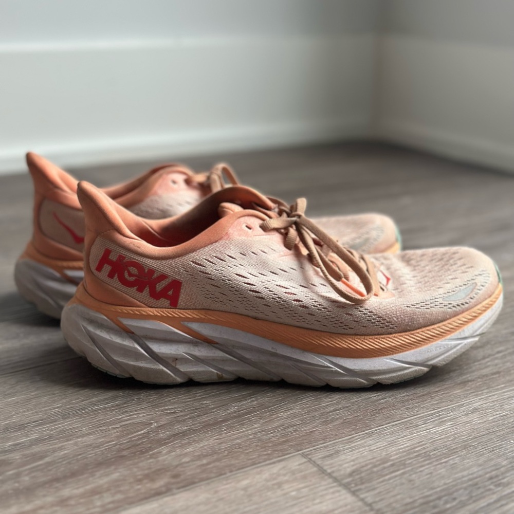Hoka Clifton 8 running shoes